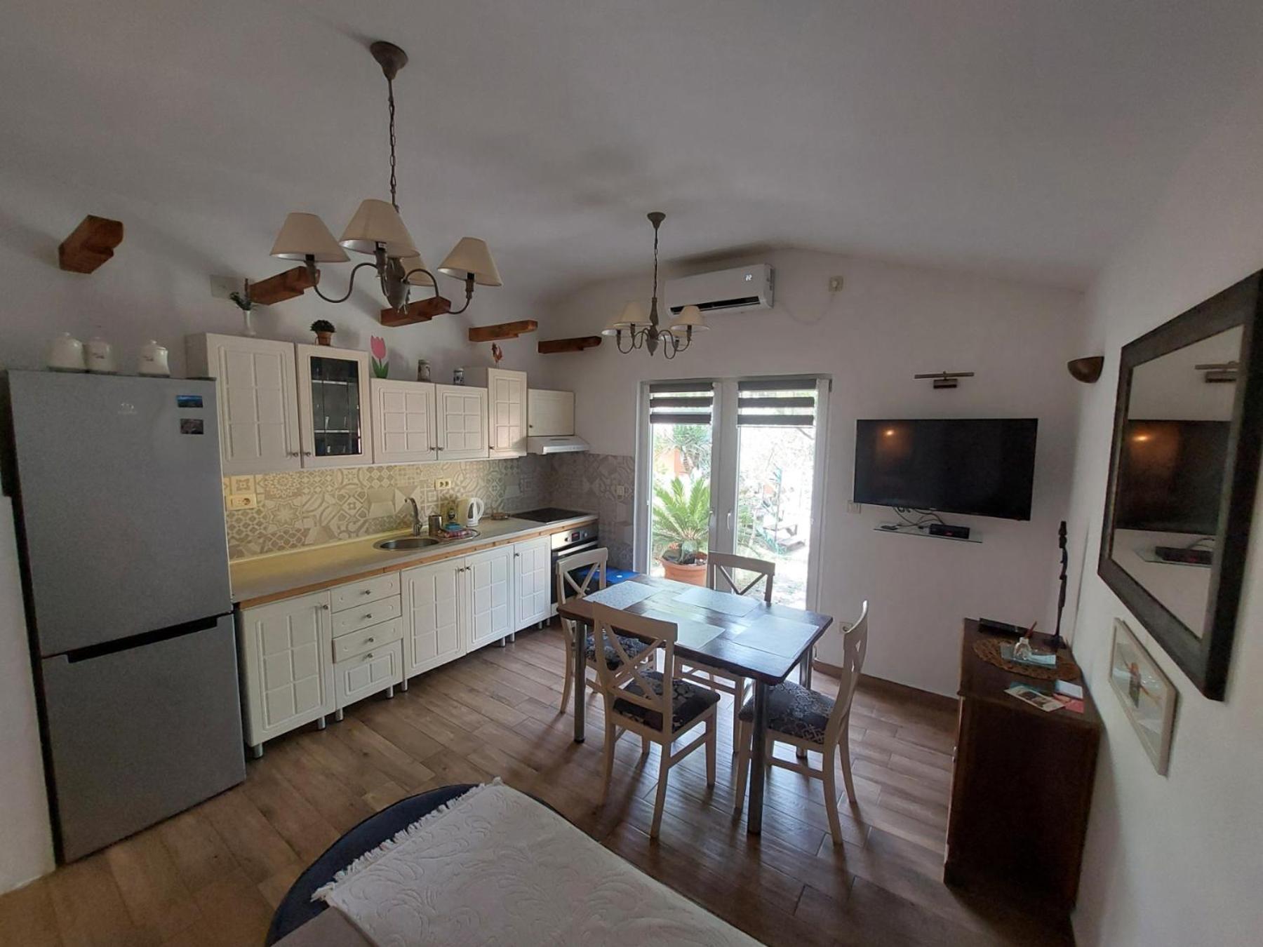 Garden Apartmant Near Sea Kotor Ngoại thất bức ảnh